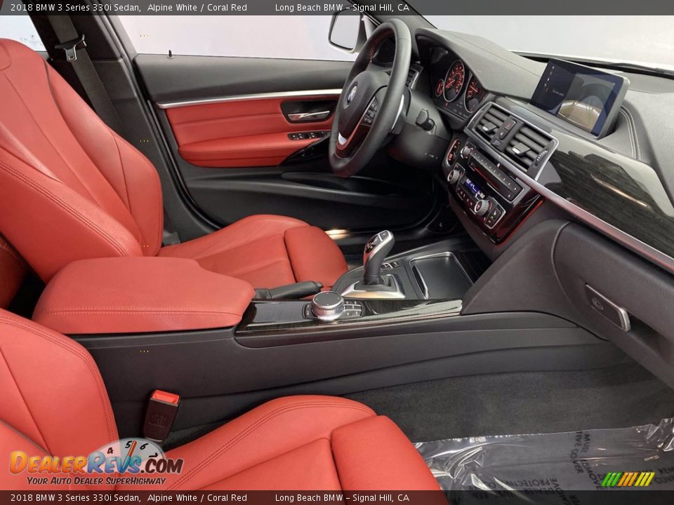 2018 BMW 3 Series 330i Sedan Alpine White / Coral Red Photo #33