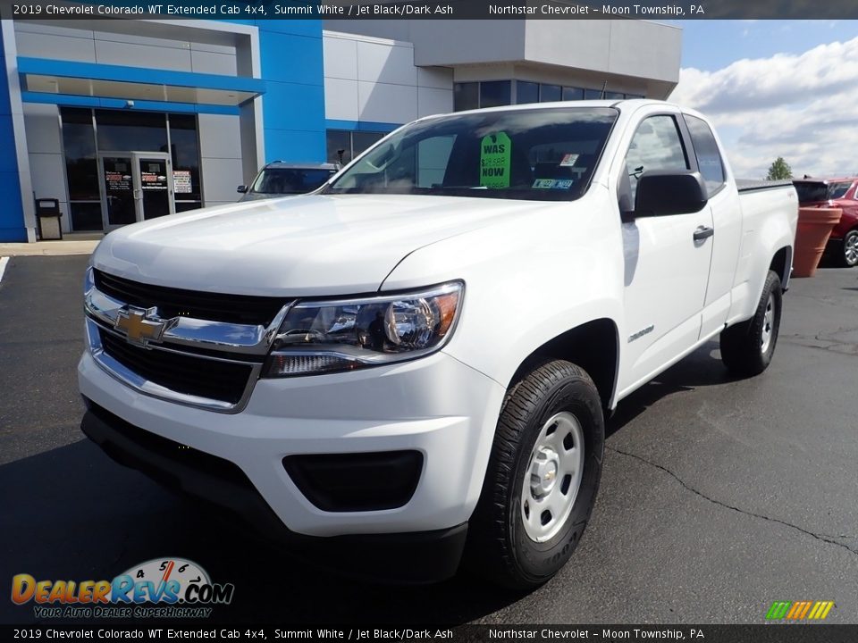 Front 3/4 View of 2019 Chevrolet Colorado WT Extended Cab 4x4 Photo #2
