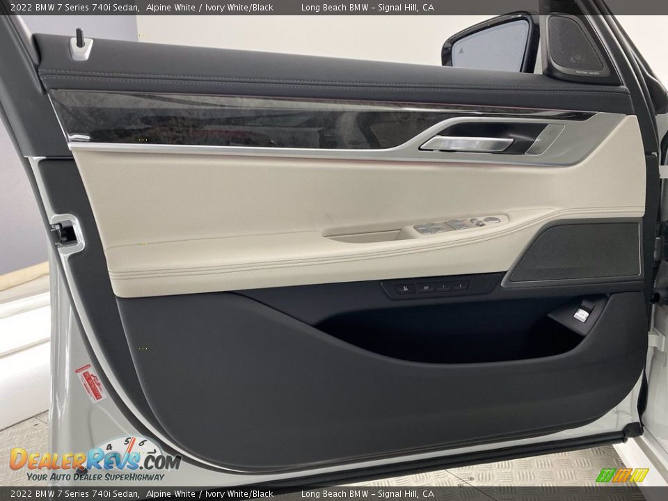 Door Panel of 2022 BMW 7 Series 740i Sedan Photo #10