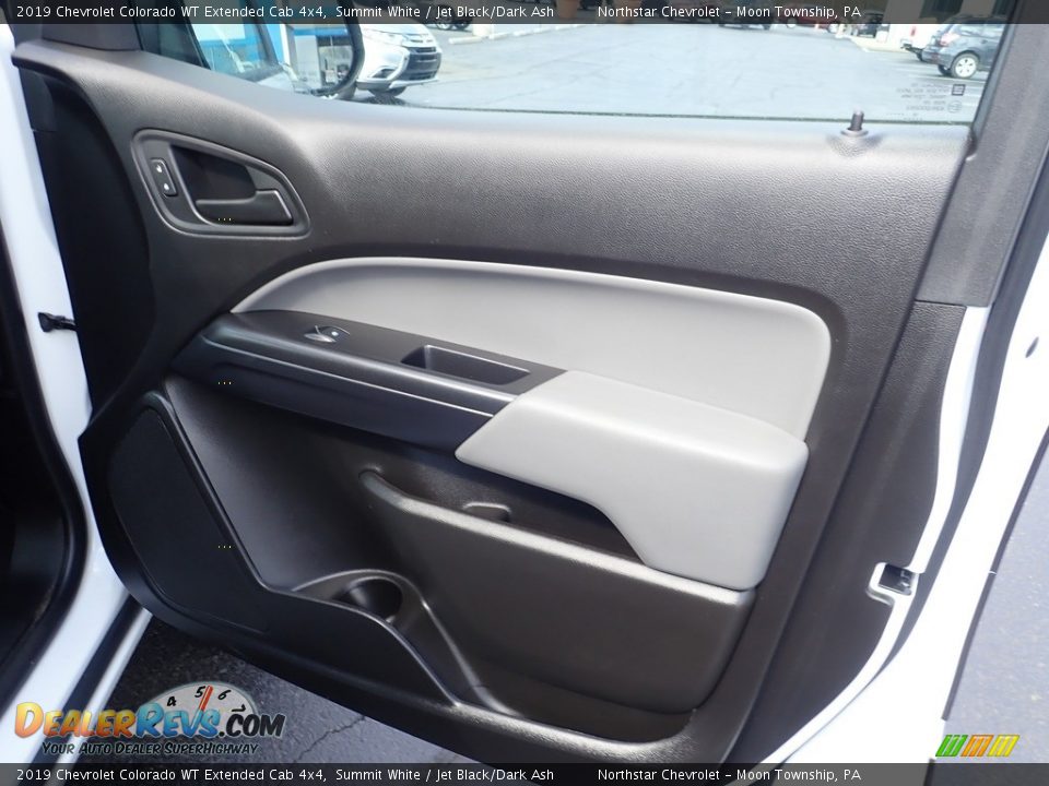 Door Panel of 2019 Chevrolet Colorado WT Extended Cab 4x4 Photo #16