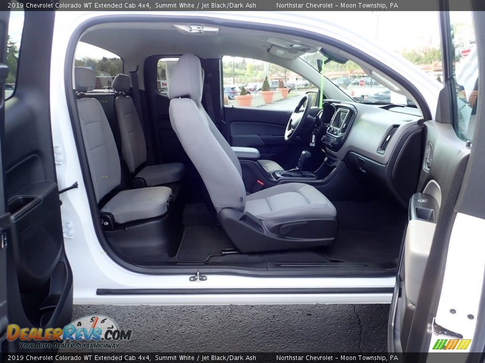 Front Seat of 2019 Chevrolet Colorado WT Extended Cab 4x4 Photo #18
