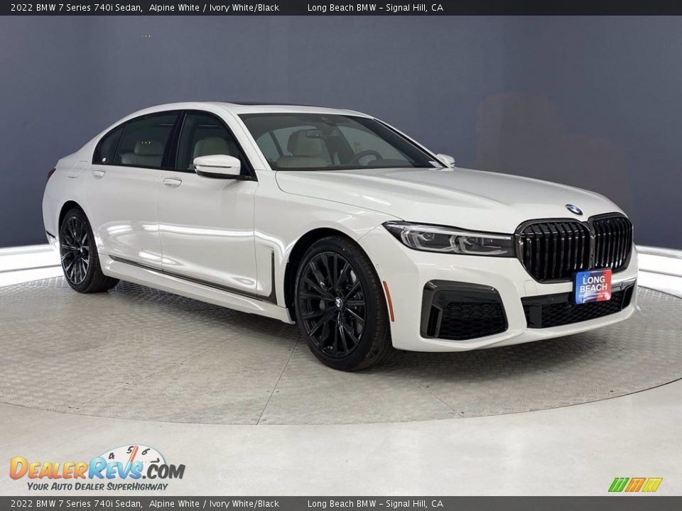 Front 3/4 View of 2022 BMW 7 Series 740i Sedan Photo #27