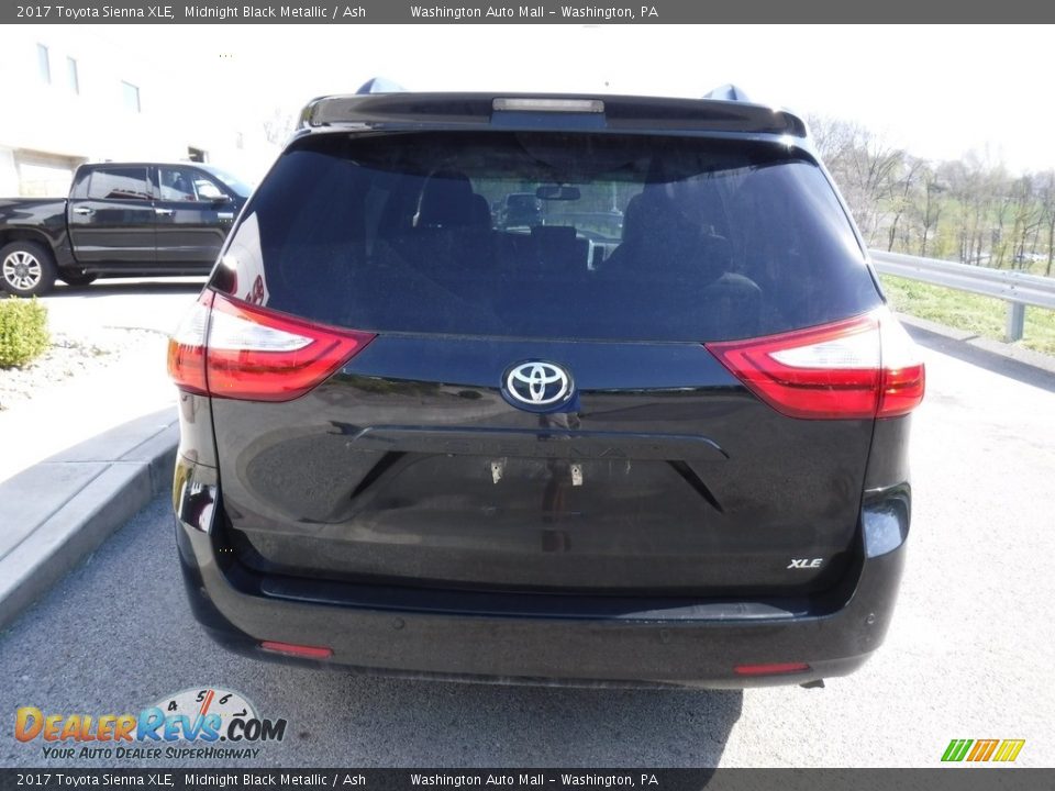 2017 Toyota Sienna XLE Midnight Black Metallic / Ash Photo #15