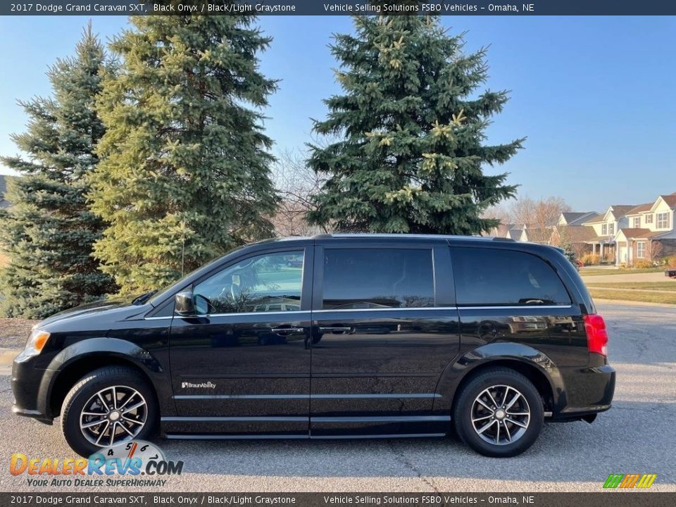 2017 Dodge Grand Caravan SXT Black Onyx / Black/Light Graystone Photo #6