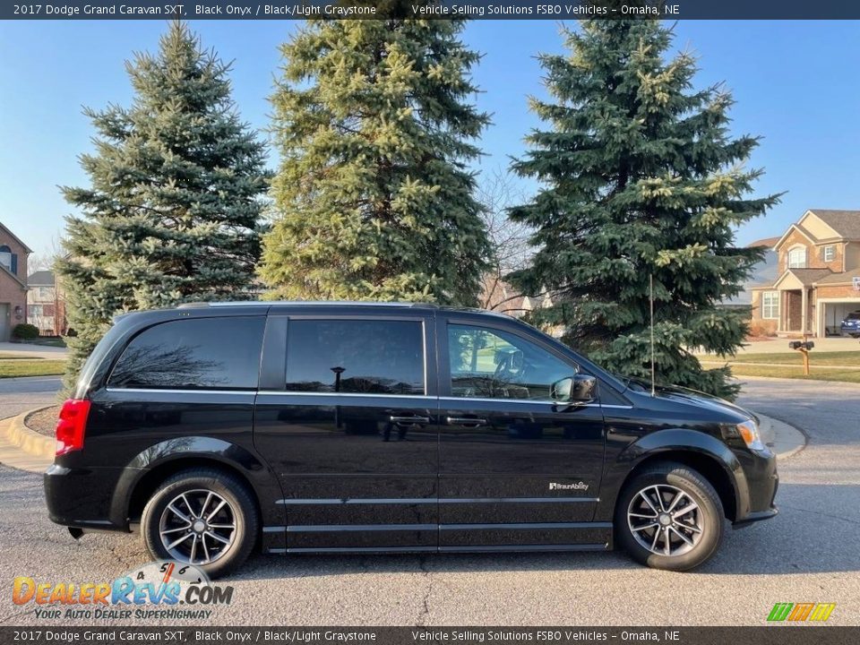 2017 Dodge Grand Caravan SXT Black Onyx / Black/Light Graystone Photo #7