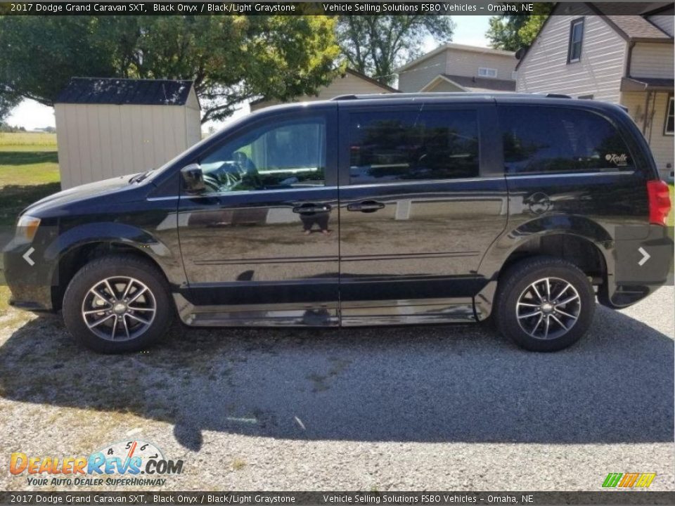 2017 Dodge Grand Caravan SXT Black Onyx / Black/Light Graystone Photo #1