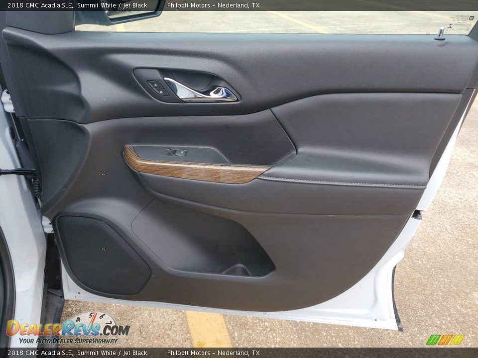 Door Panel of 2018 GMC Acadia SLE Photo #28