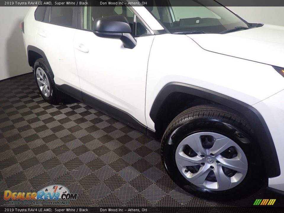 2019 Toyota RAV4 LE AWD Super White / Black Photo #5
