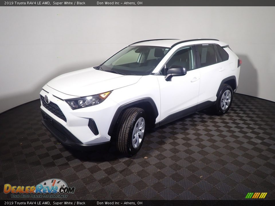 2019 Toyota RAV4 LE AWD Super White / Black Photo #10