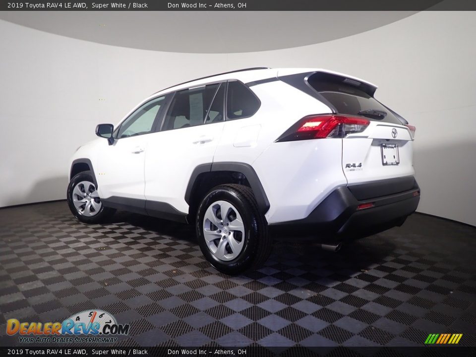 2019 Toyota RAV4 LE AWD Super White / Black Photo #12