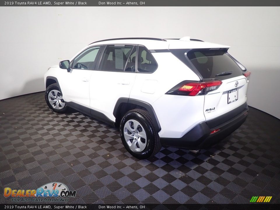 2019 Toyota RAV4 LE AWD Super White / Black Photo #13