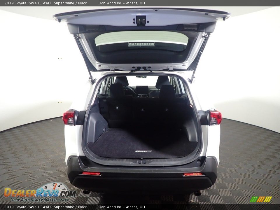 2019 Toyota RAV4 LE AWD Super White / Black Photo #15