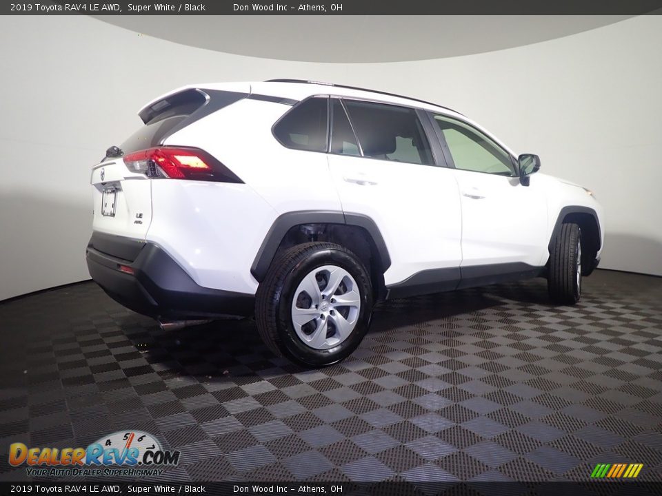 2019 Toyota RAV4 LE AWD Super White / Black Photo #17