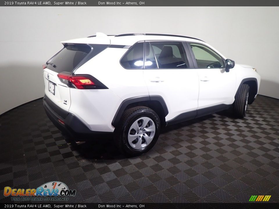 2019 Toyota RAV4 LE AWD Super White / Black Photo #18