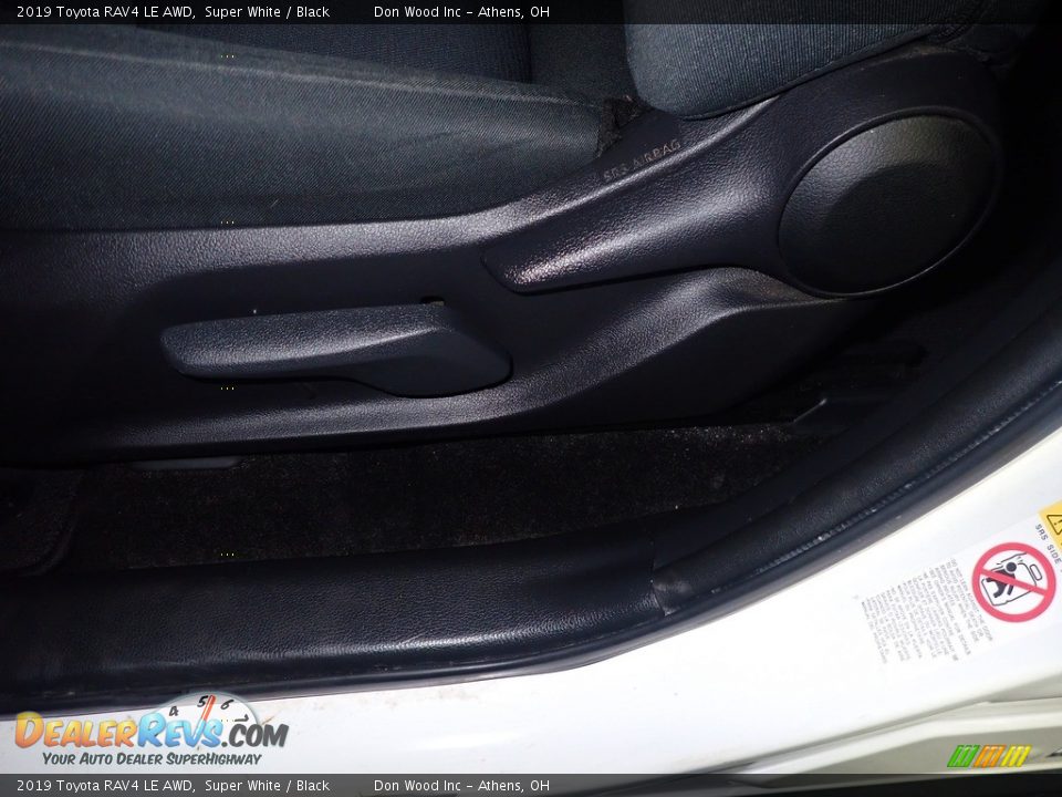 2019 Toyota RAV4 LE AWD Super White / Black Photo #24