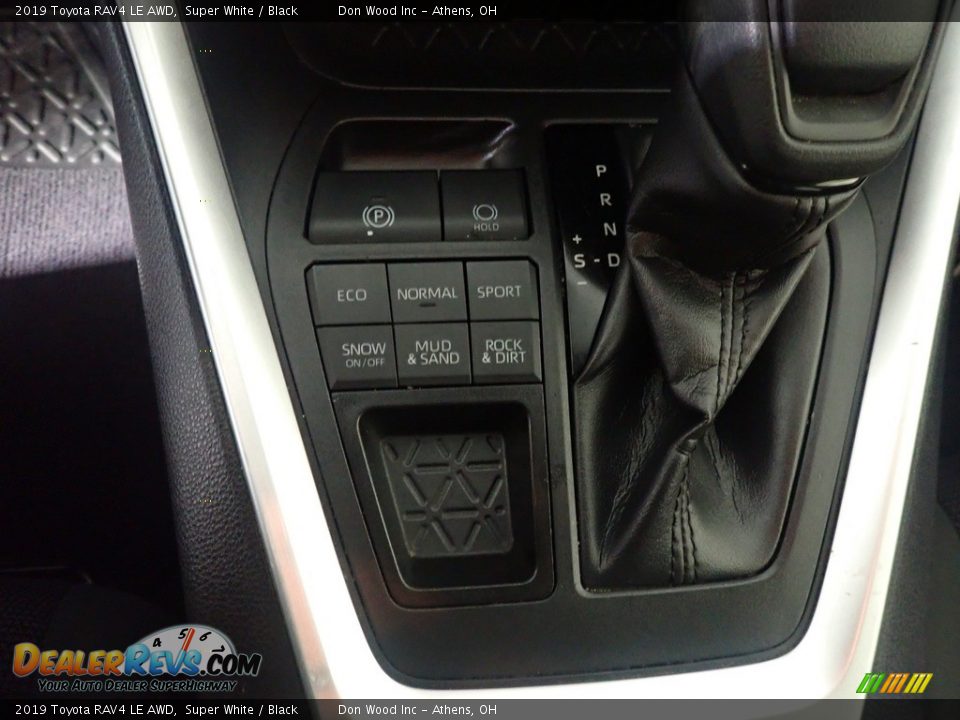 2019 Toyota RAV4 LE AWD Super White / Black Photo #34