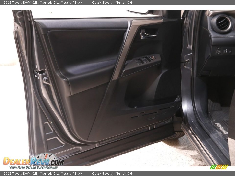 2018 Toyota RAV4 XLE Magnetic Gray Metallic / Black Photo #4