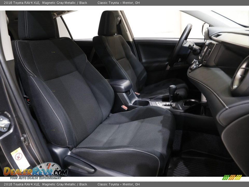 2018 Toyota RAV4 XLE Magnetic Gray Metallic / Black Photo #12