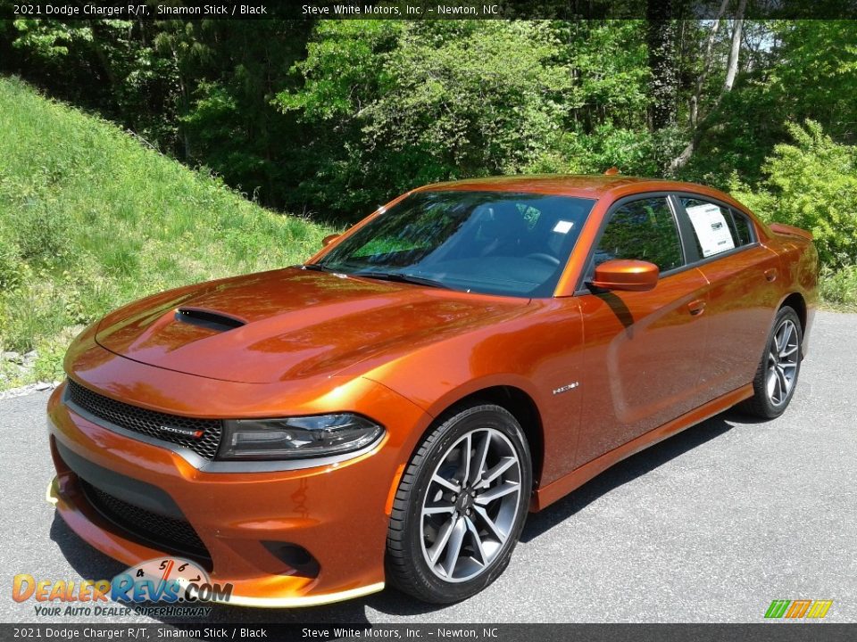 Front 3/4 View of 2021 Dodge Charger R/T Photo #2