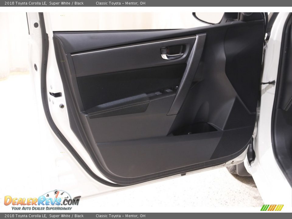 2018 Toyota Corolla LE Super White / Black Photo #4