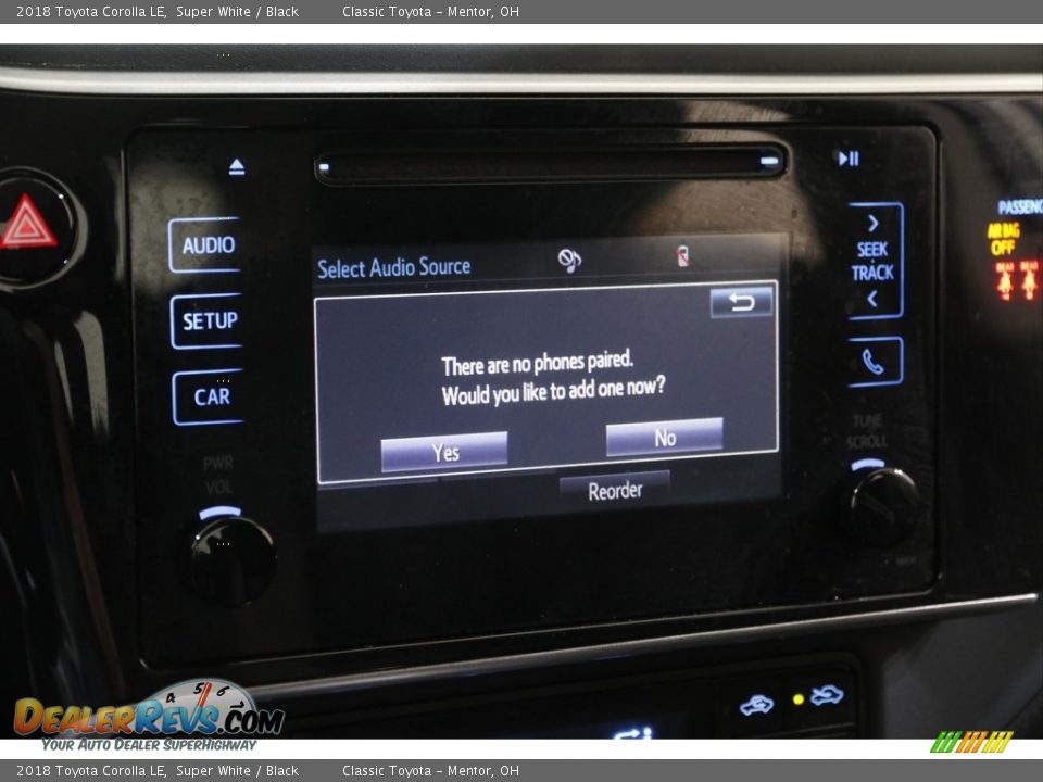 2018 Toyota Corolla LE Super White / Black Photo #10