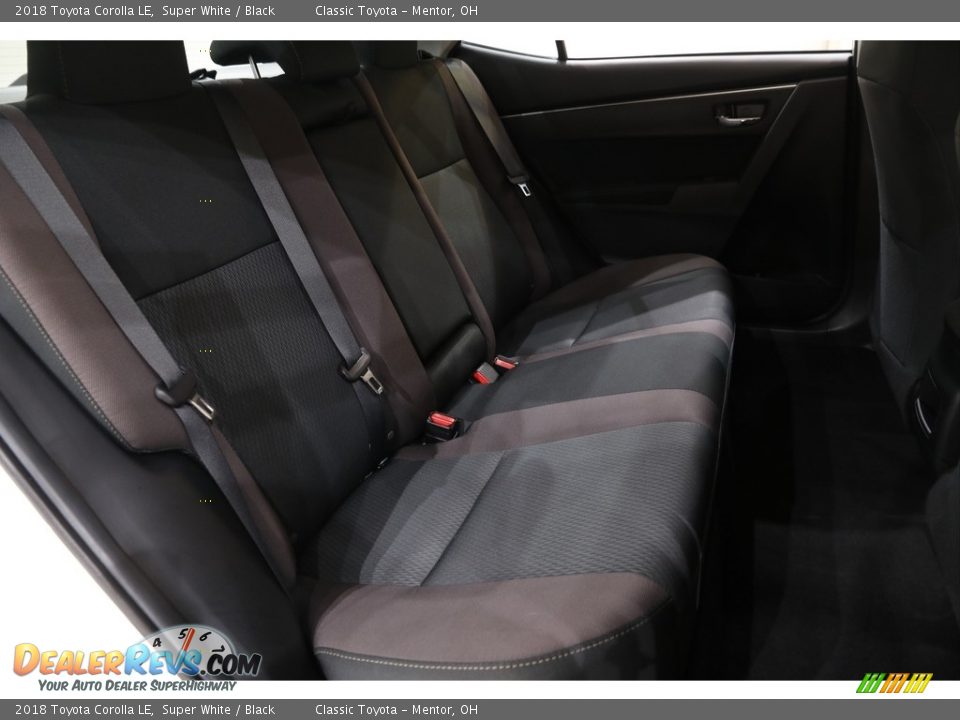 2018 Toyota Corolla LE Super White / Black Photo #13