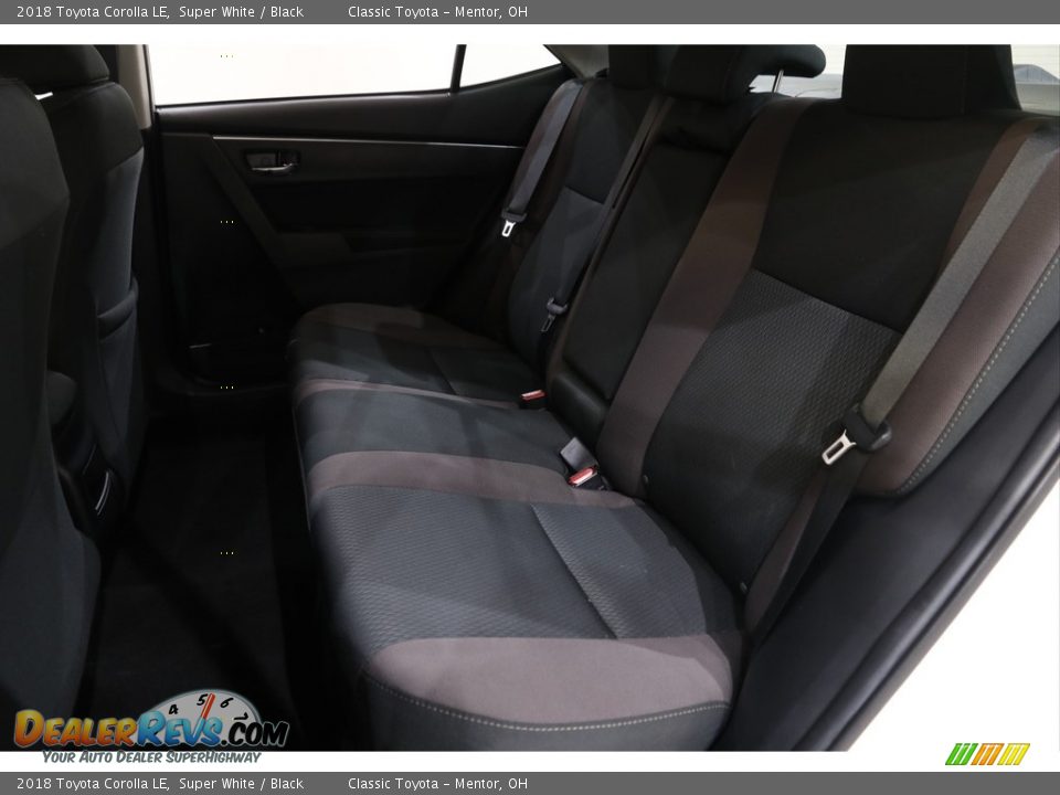 2018 Toyota Corolla LE Super White / Black Photo #14