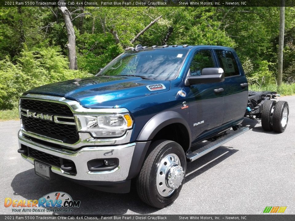 Front 3/4 View of 2021 Ram 5500 Tradesman Crew Cab 4x4 Chassis Photo #2