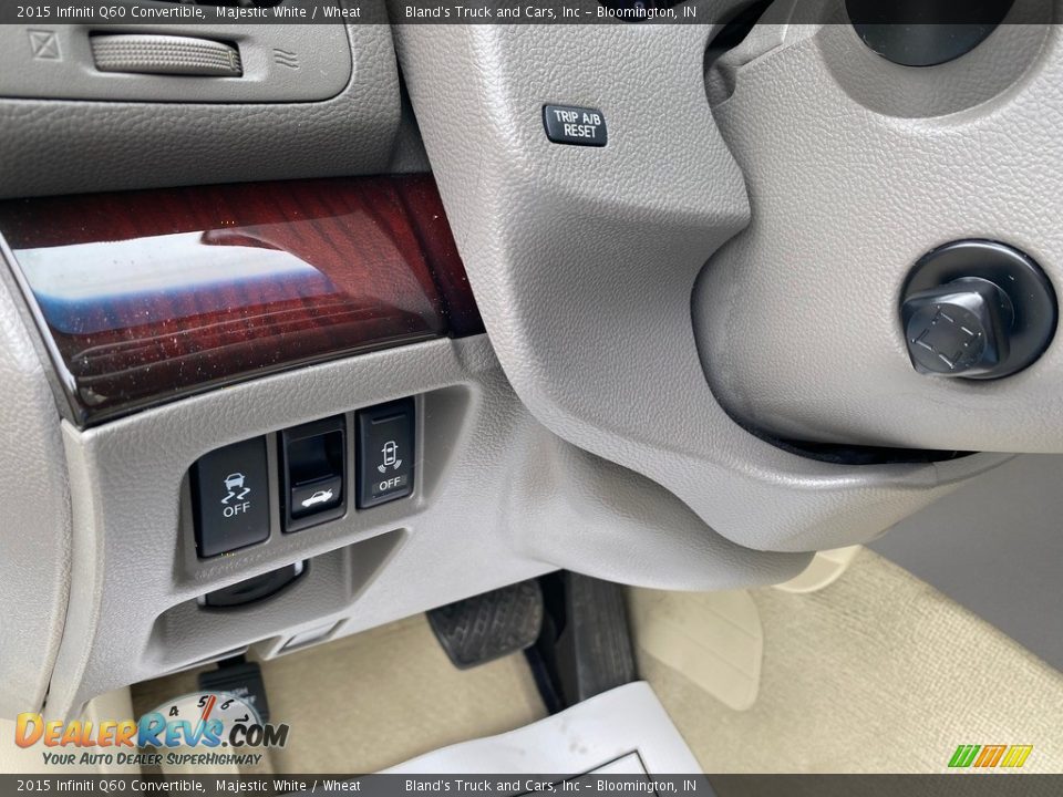 Controls of 2015 Infiniti Q60 Convertible Photo #31