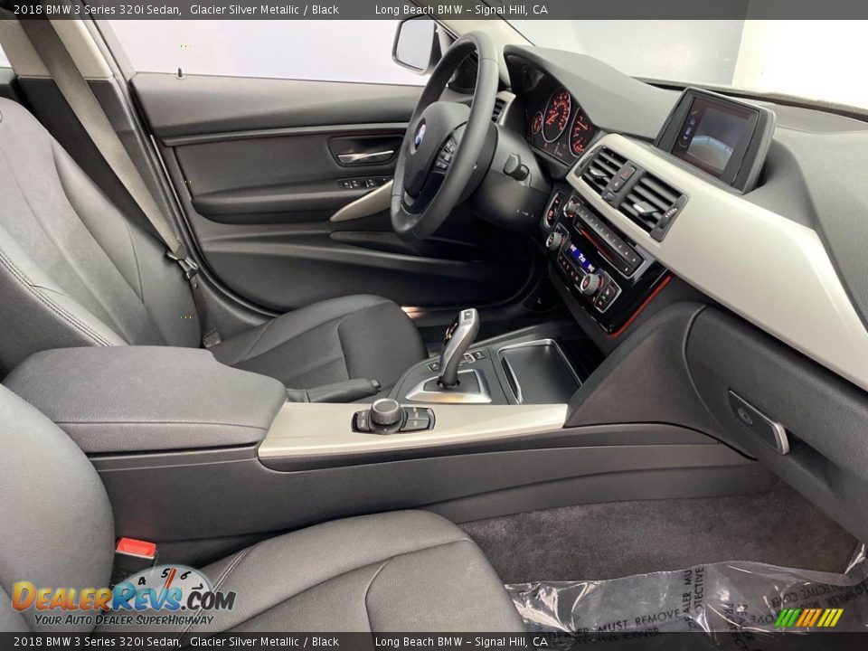 2018 BMW 3 Series 320i Sedan Glacier Silver Metallic / Black Photo #32