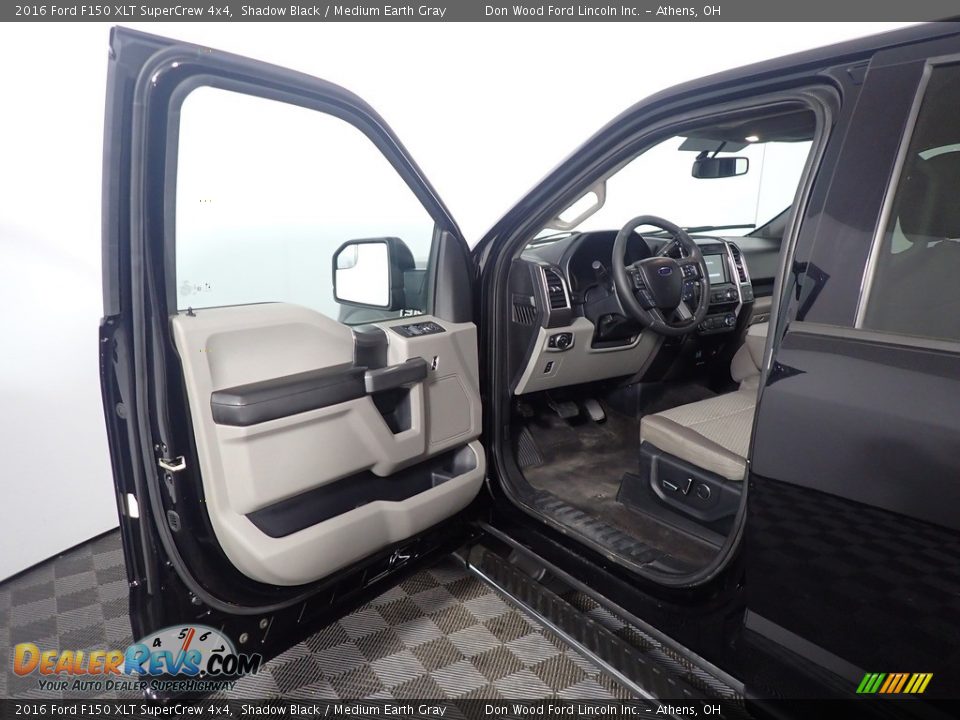 2016 Ford F150 XLT SuperCrew 4x4 Shadow Black / Medium Earth Gray Photo #22