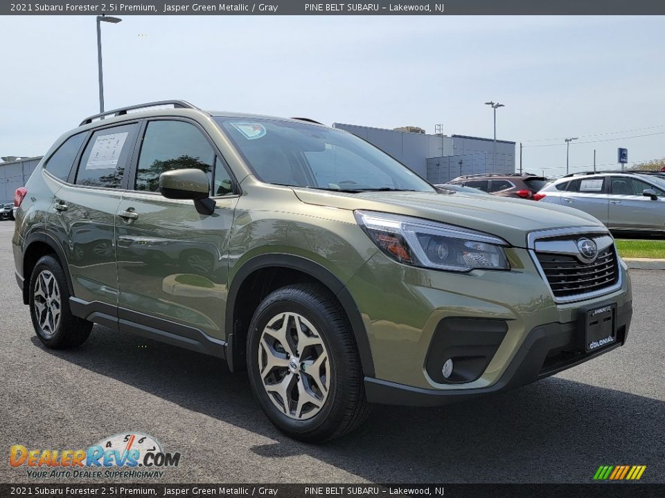 2021 Subaru Forester 2.5i Premium Jasper Green Metallic / Gray Photo #1