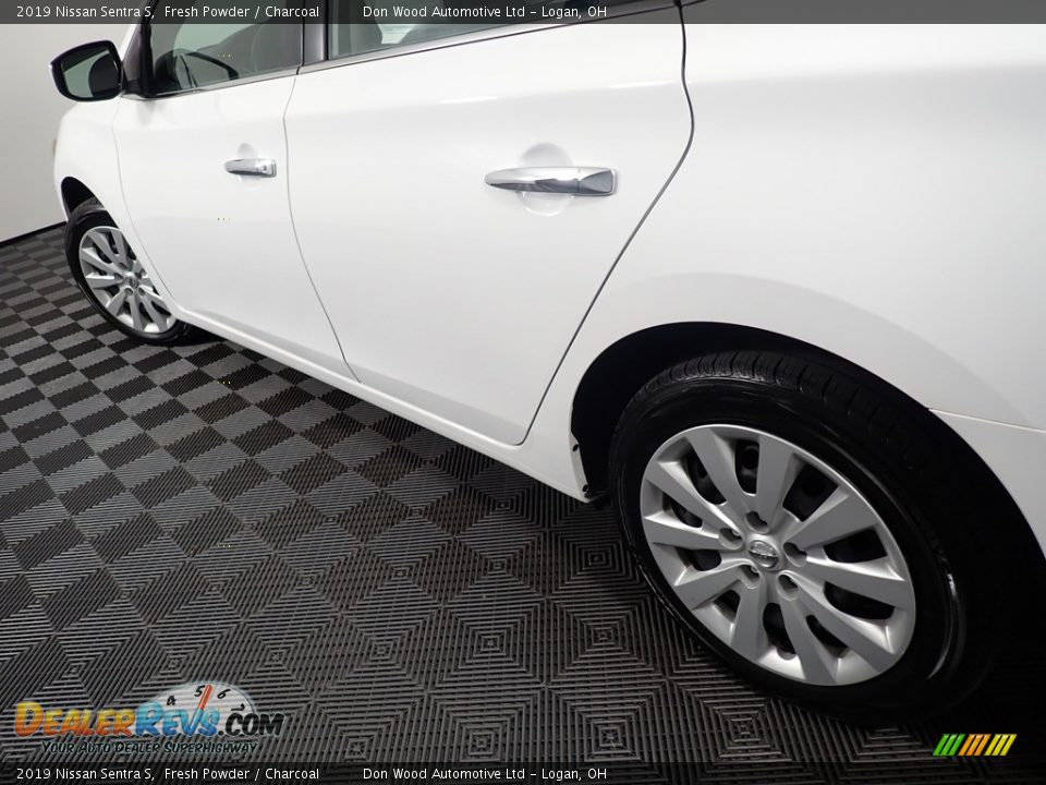 2019 Nissan Sentra S Fresh Powder / Charcoal Photo #10