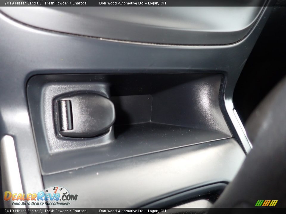 2019 Nissan Sentra S Fresh Powder / Charcoal Photo #28