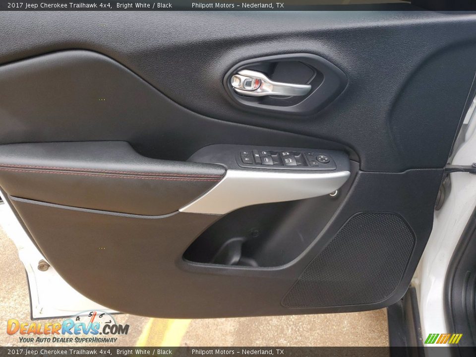 2017 Jeep Cherokee Trailhawk 4x4 Bright White / Black Photo #12