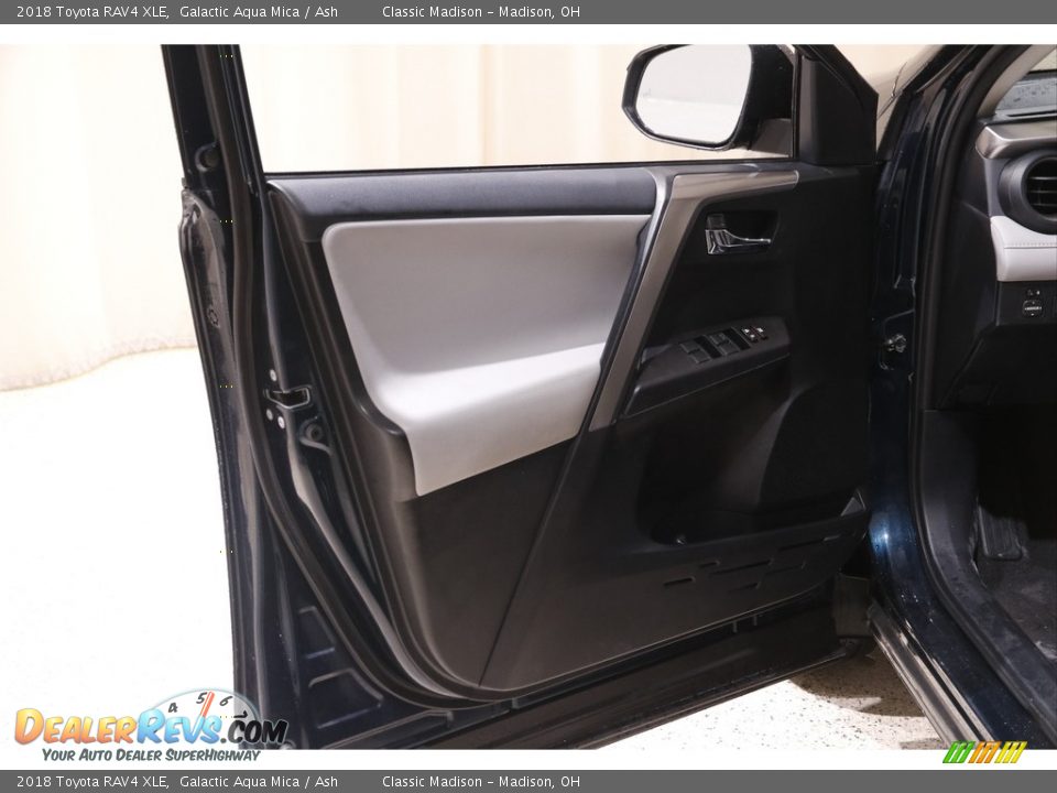 2018 Toyota RAV4 XLE Galactic Aqua Mica / Ash Photo #4
