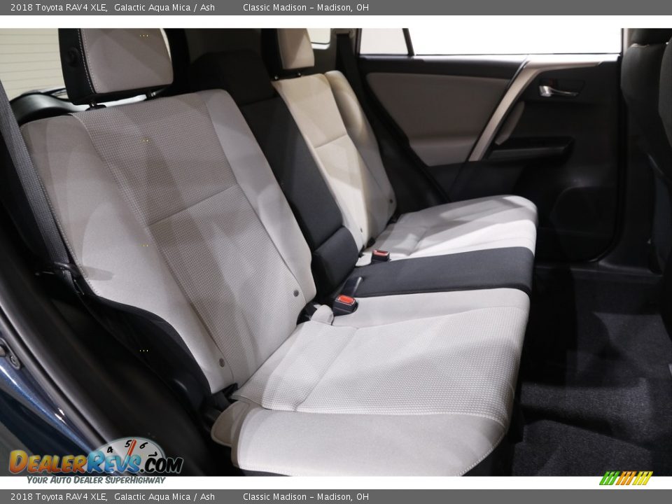 2018 Toyota RAV4 XLE Galactic Aqua Mica / Ash Photo #13