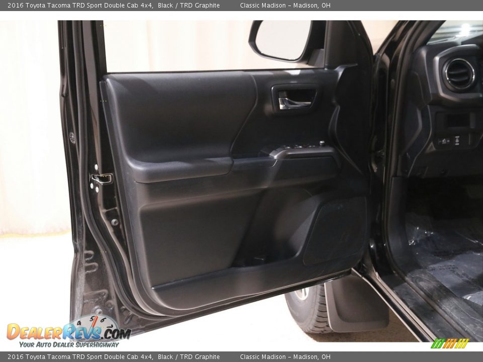 2016 Toyota Tacoma TRD Sport Double Cab 4x4 Black / TRD Graphite Photo #4