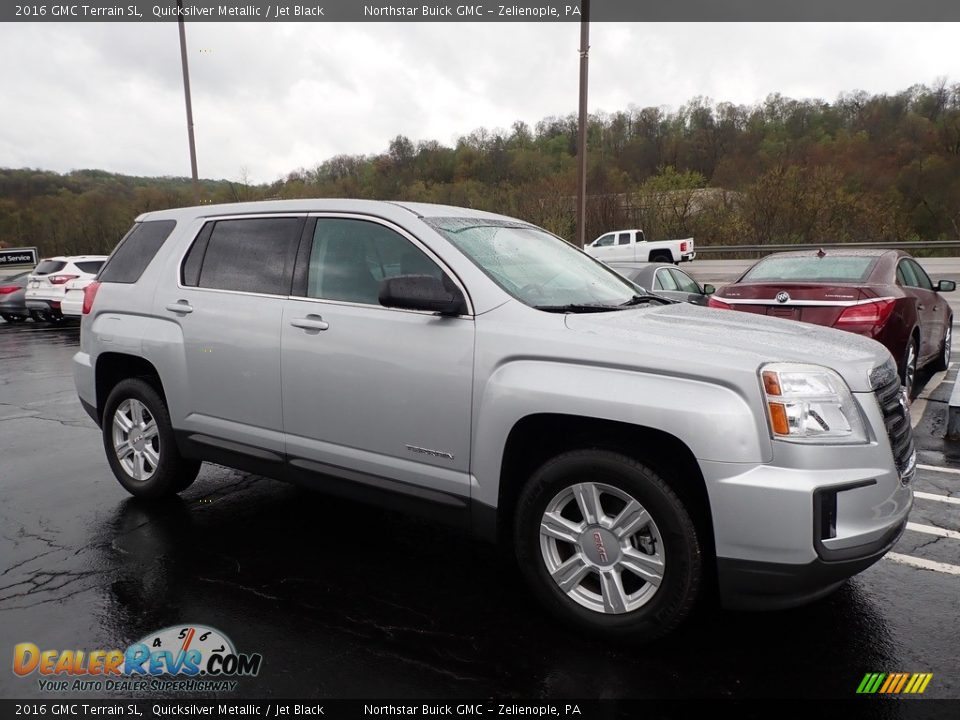 Front 3/4 View of 2016 GMC Terrain SL Photo #4