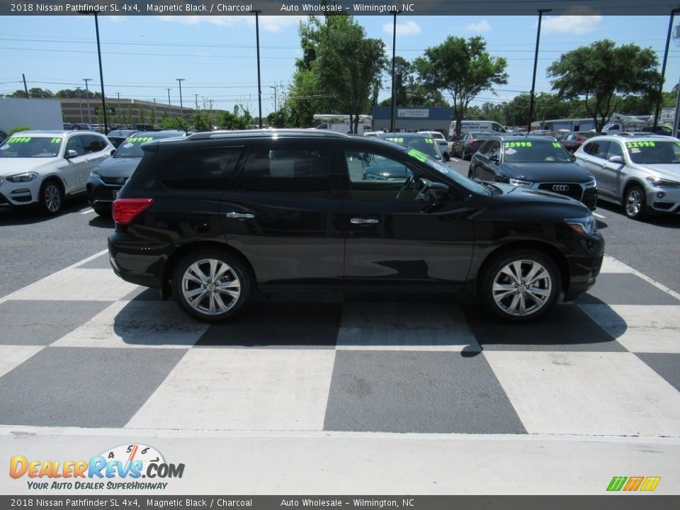 2018 Nissan Pathfinder SL 4x4 Magnetic Black / Charcoal Photo #3