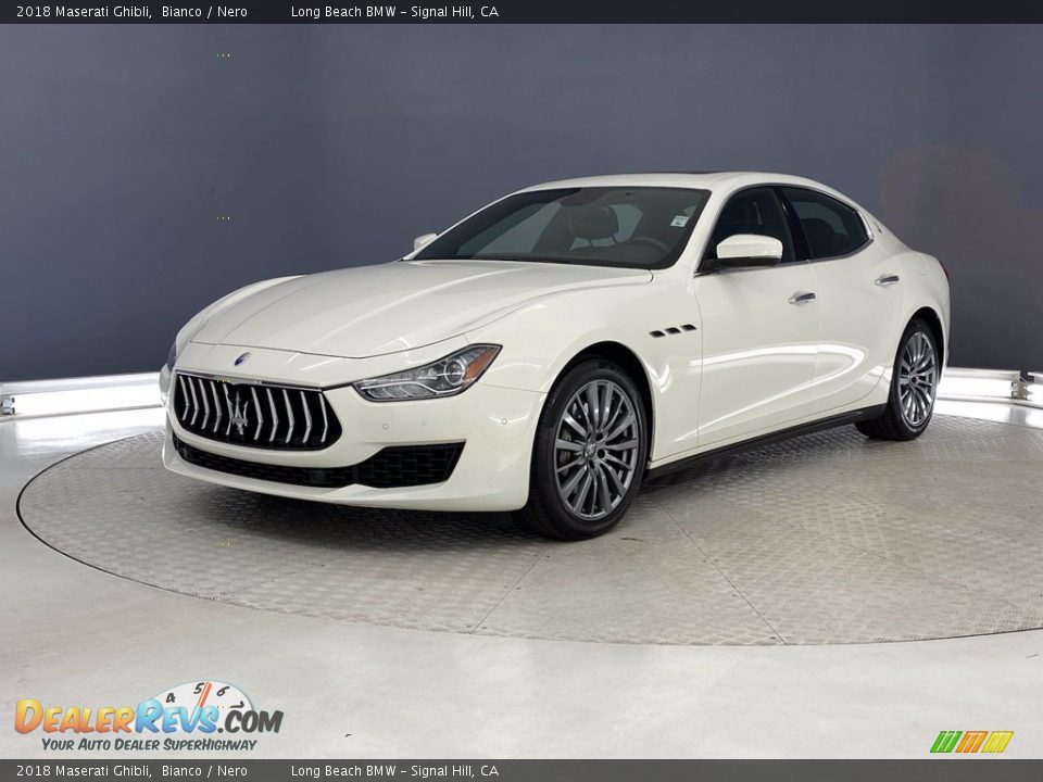 Front 3/4 View of 2018 Maserati Ghibli  Photo #3