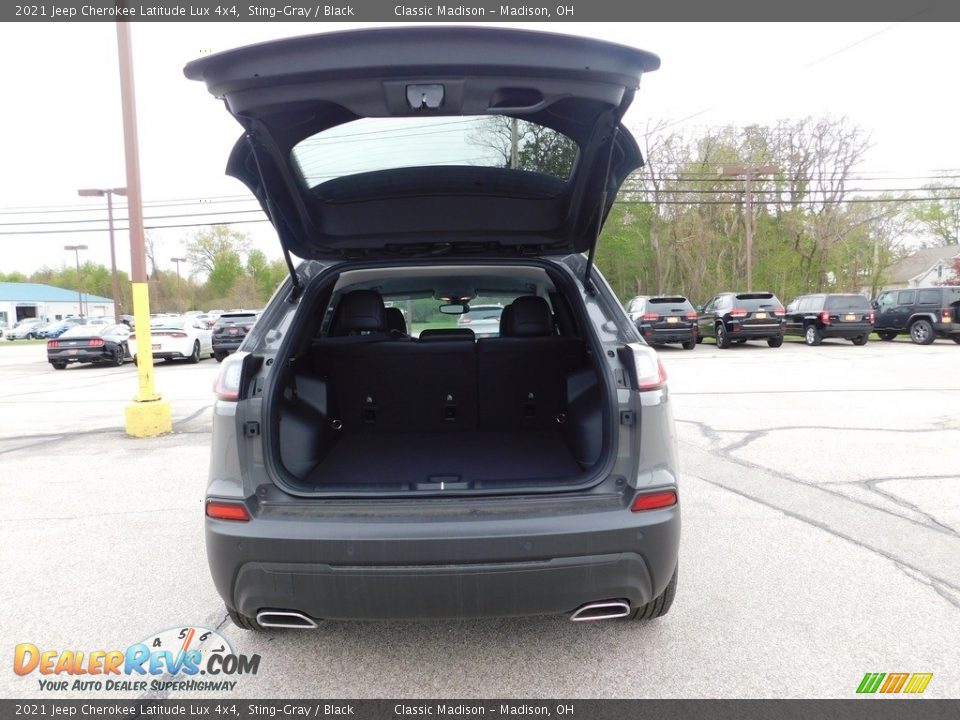 2021 Jeep Cherokee Latitude Lux 4x4 Sting-Gray / Black Photo #5