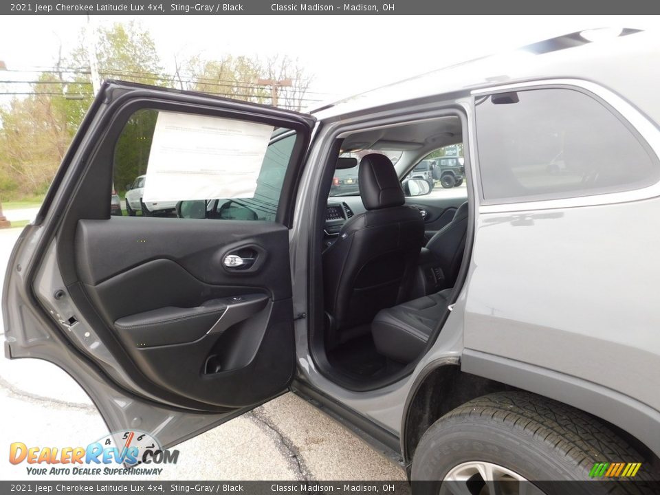 2021 Jeep Cherokee Latitude Lux 4x4 Sting-Gray / Black Photo #6