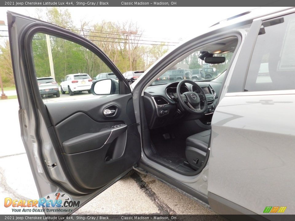 2021 Jeep Cherokee Latitude Lux 4x4 Sting-Gray / Black Photo #8