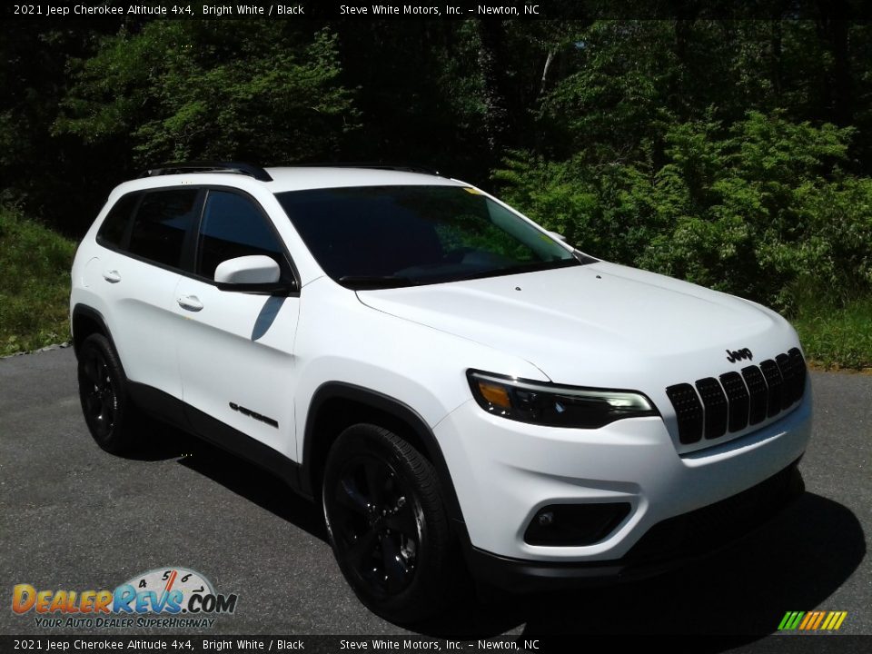 2021 Jeep Cherokee Altitude 4x4 Bright White / Black Photo #4