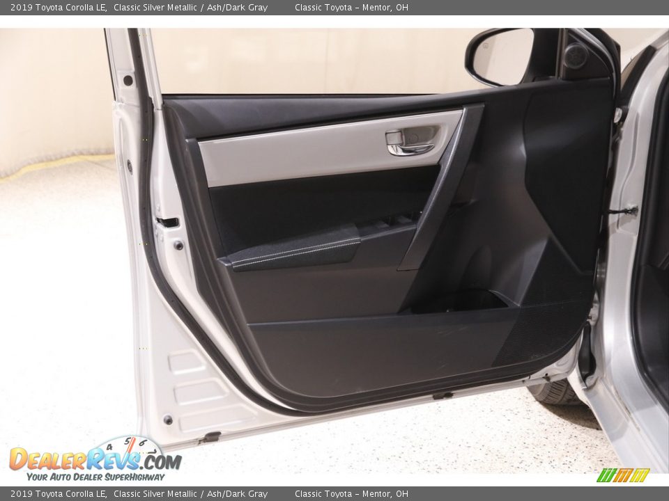 2019 Toyota Corolla LE Classic Silver Metallic / Ash/Dark Gray Photo #4