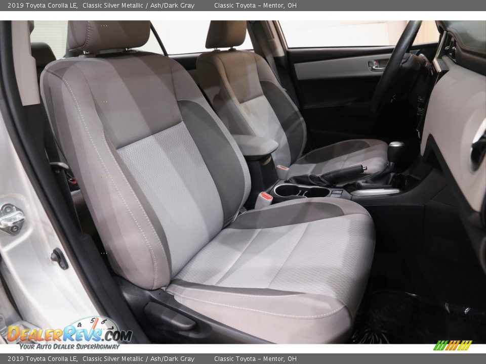 2019 Toyota Corolla LE Classic Silver Metallic / Ash/Dark Gray Photo #12