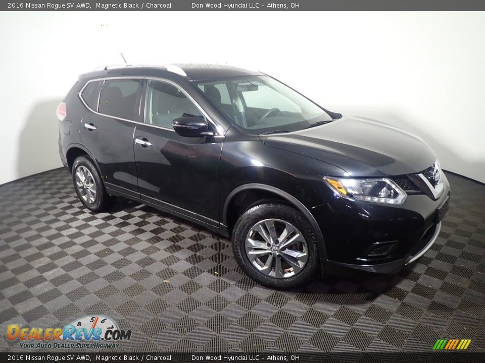 2016 Nissan Rogue SV AWD Magnetic Black / Charcoal Photo #3