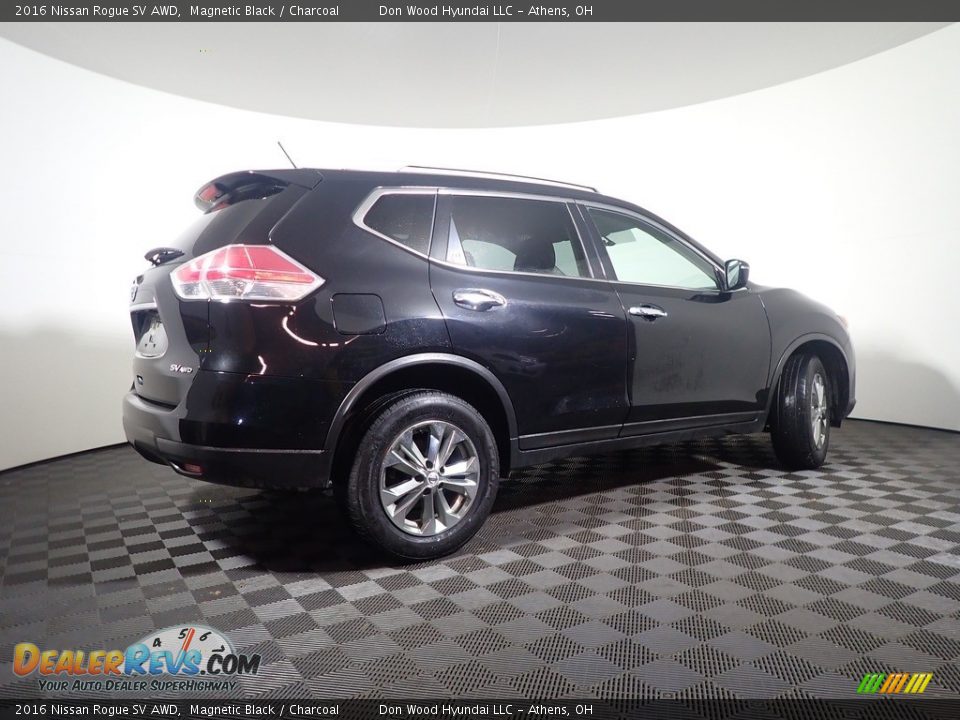 2016 Nissan Rogue SV AWD Magnetic Black / Charcoal Photo #16