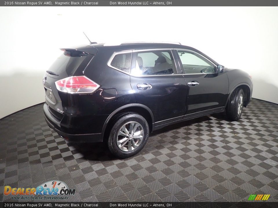 2016 Nissan Rogue SV AWD Magnetic Black / Charcoal Photo #17